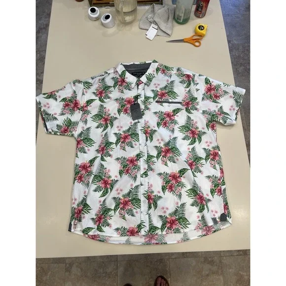 Free Planet S/S Button Up Hibiscus Floral Men's White Hawaiian Shirt Size 4X NWT - Picture 2 of 8